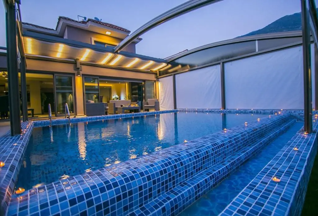 Swimming pool